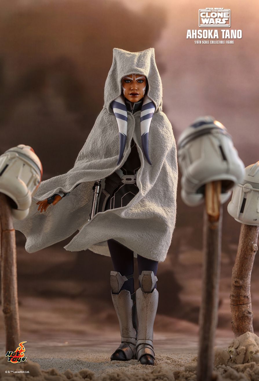 Ahsoka Tano - The Clone Wars - Sixth Scale Figure Set by Hot Toys